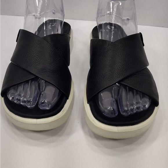 Shoes - Eco Black Crisscross Slide Sandals size 8 pre
Owned good condition